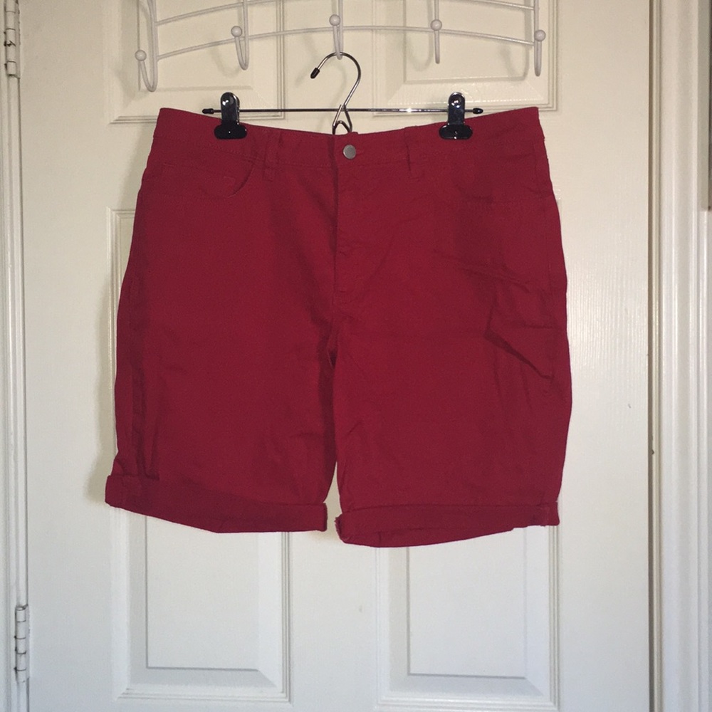 Red jean shorts(16 M)